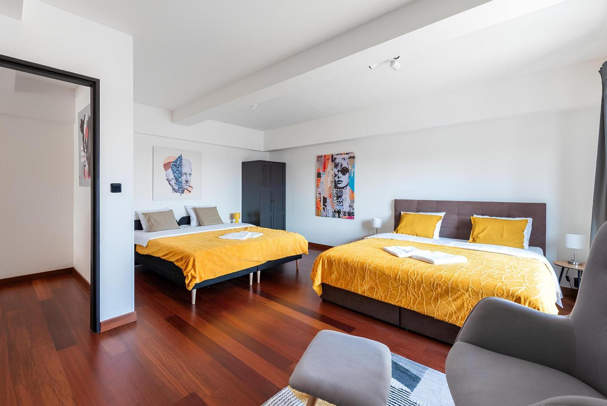 Apartments With Large Balcony, Parking Praha Bagian luar foto