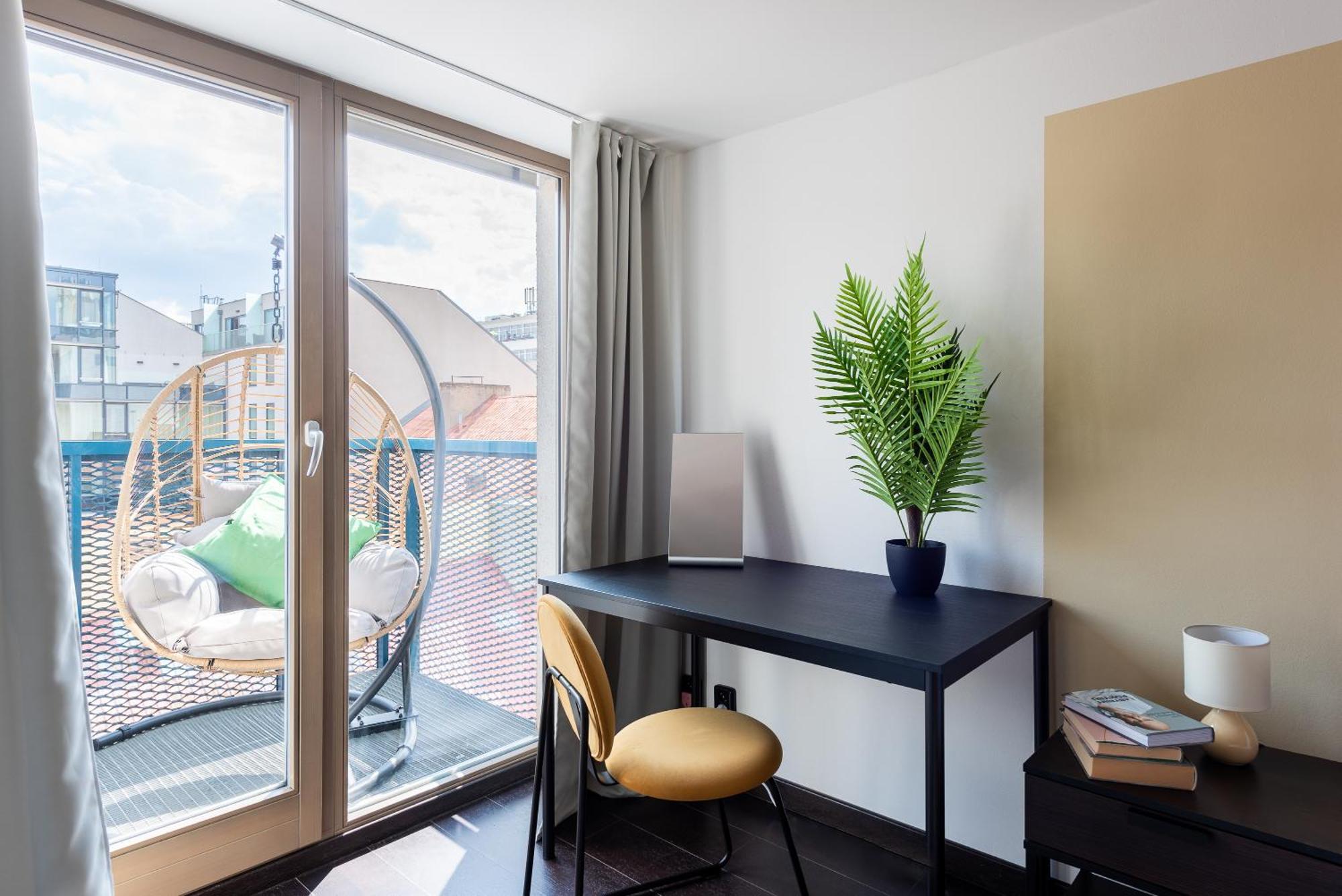 Apartments With Large Balcony, Parking Praha Bagian luar foto