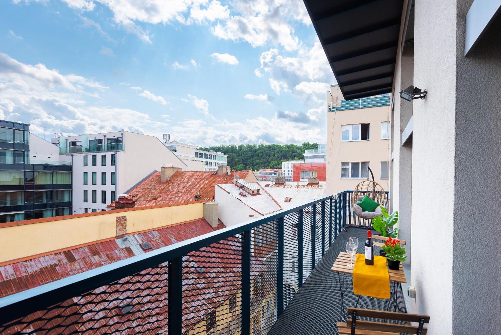 Apartments With Large Balcony, Parking Praha Bagian luar foto