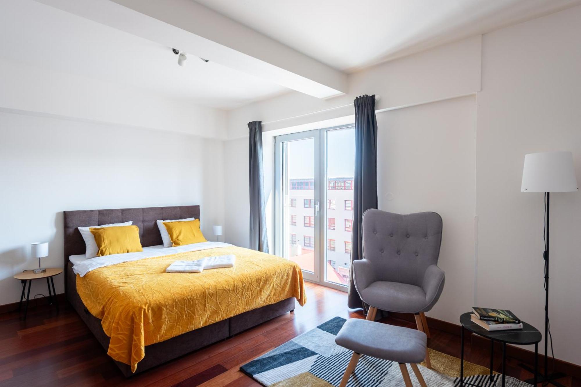 Apartments With Large Balcony, Parking Praha Bagian luar foto