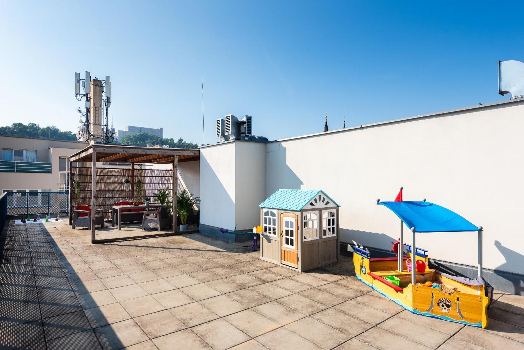 Apartments With Large Balcony, Parking Praha Bagian luar foto