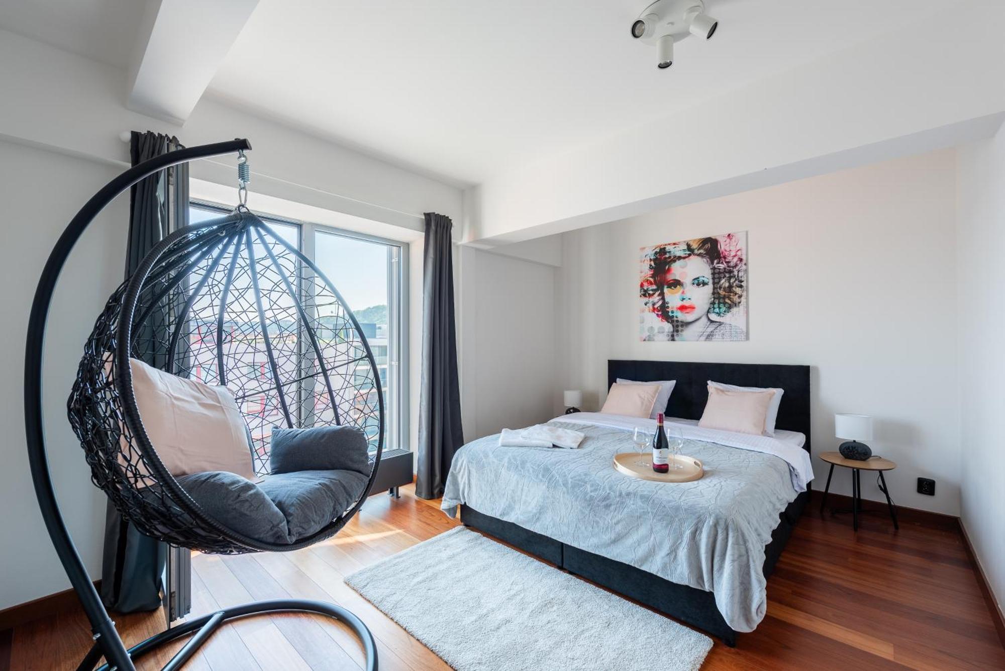 Apartments With Large Balcony, Parking Praha Bagian luar foto