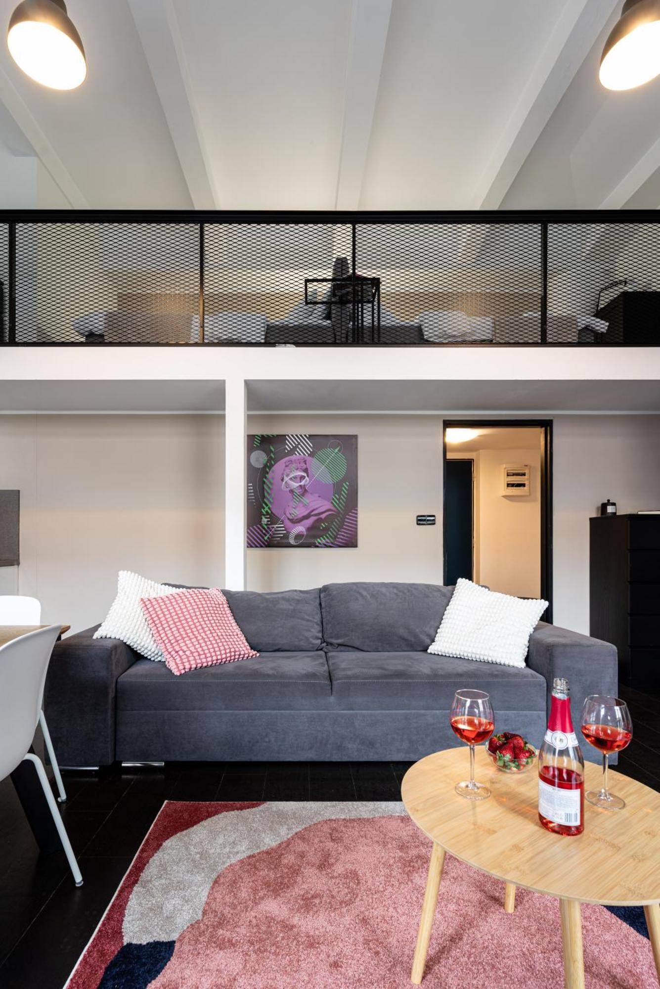 Apartments With Large Balcony, Parking Praha Bagian luar foto