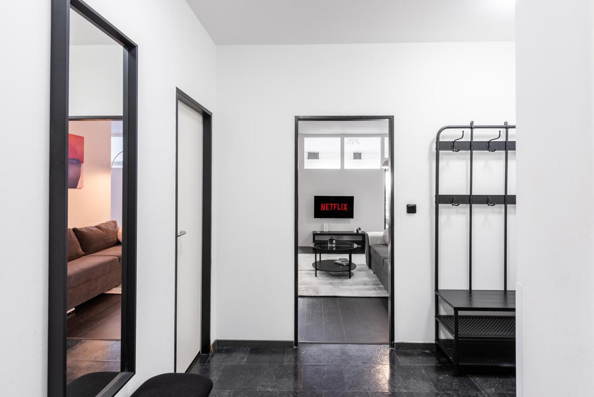 Apartments With Large Balcony, Parking Praha Bagian luar foto