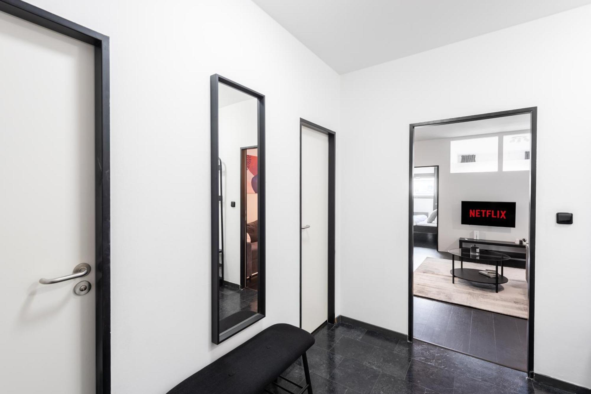 Apartments With Large Balcony, Parking Praha Bagian luar foto