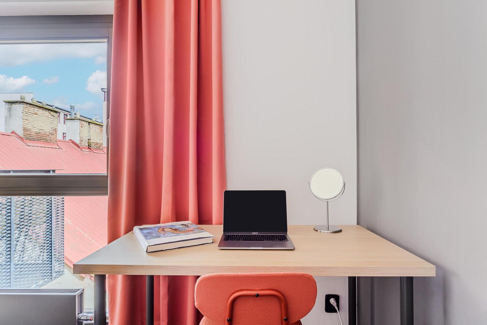 Apartments With Large Balcony, Parking Praha Bagian luar foto