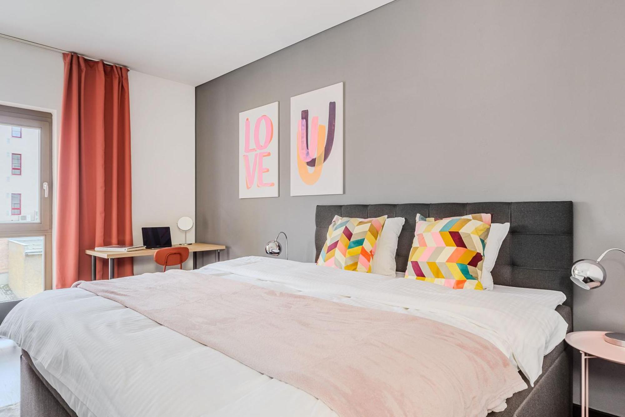 Apartments With Large Balcony, Parking Praha Bagian luar foto