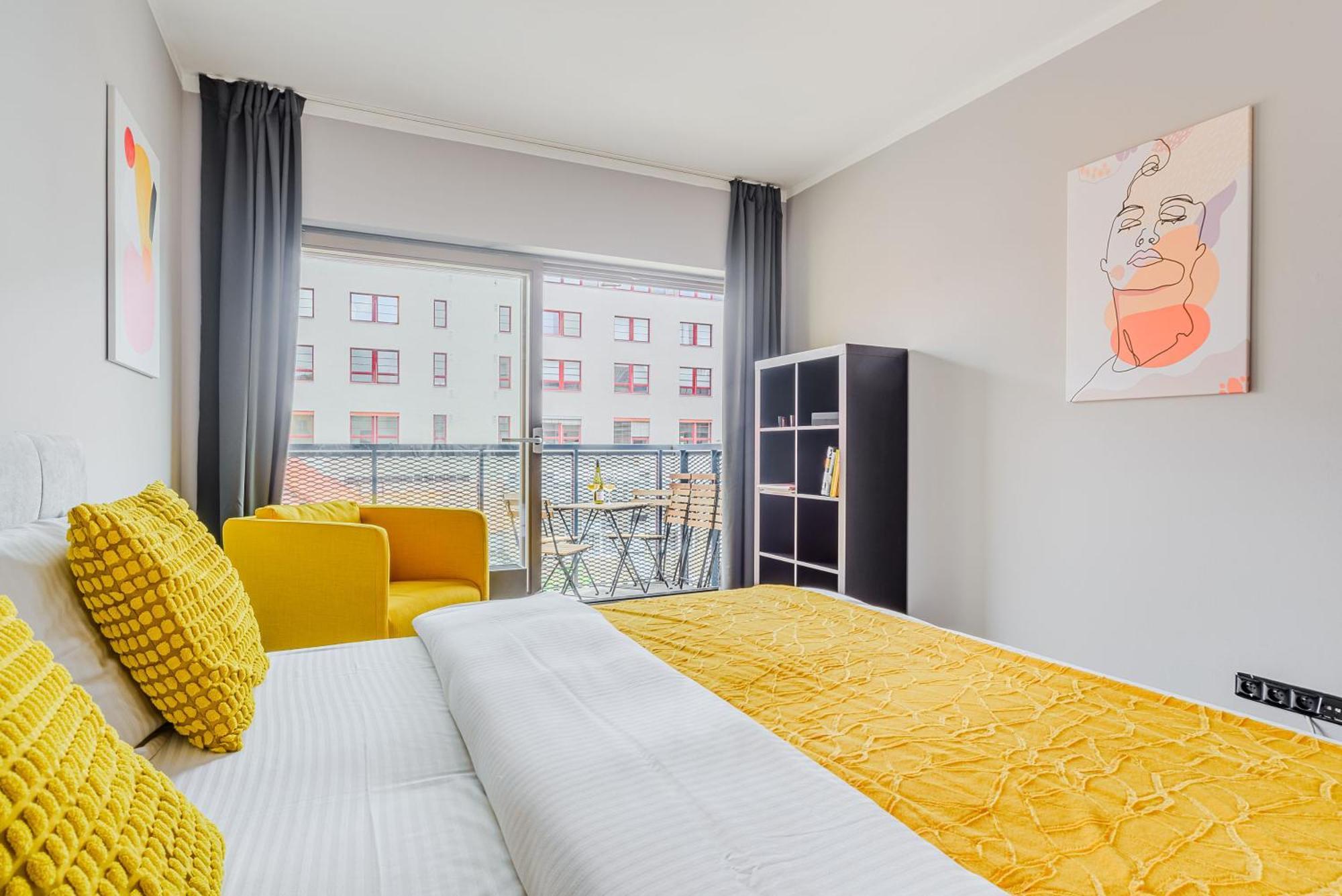 Apartments With Large Balcony, Parking Praha Bagian luar foto